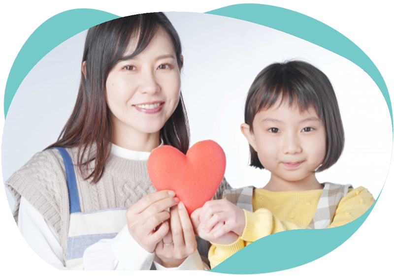笑顔の女性と女の子